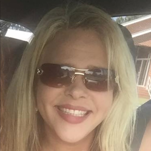 Poshmark profile picture for @lunchroom
